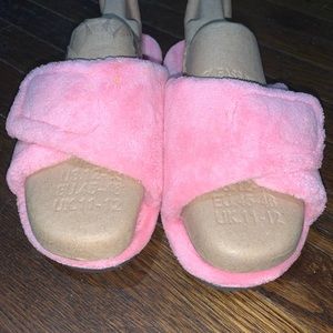 slippers pink plush velcro front SIZE 9
